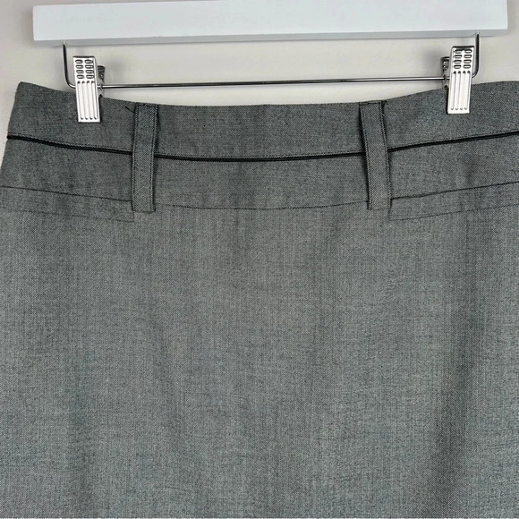 Beautiful Grey Skirt with black details by Stoosh size Large - Picture 9 of 10